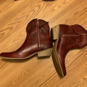 Detailed Red Cowboy boots